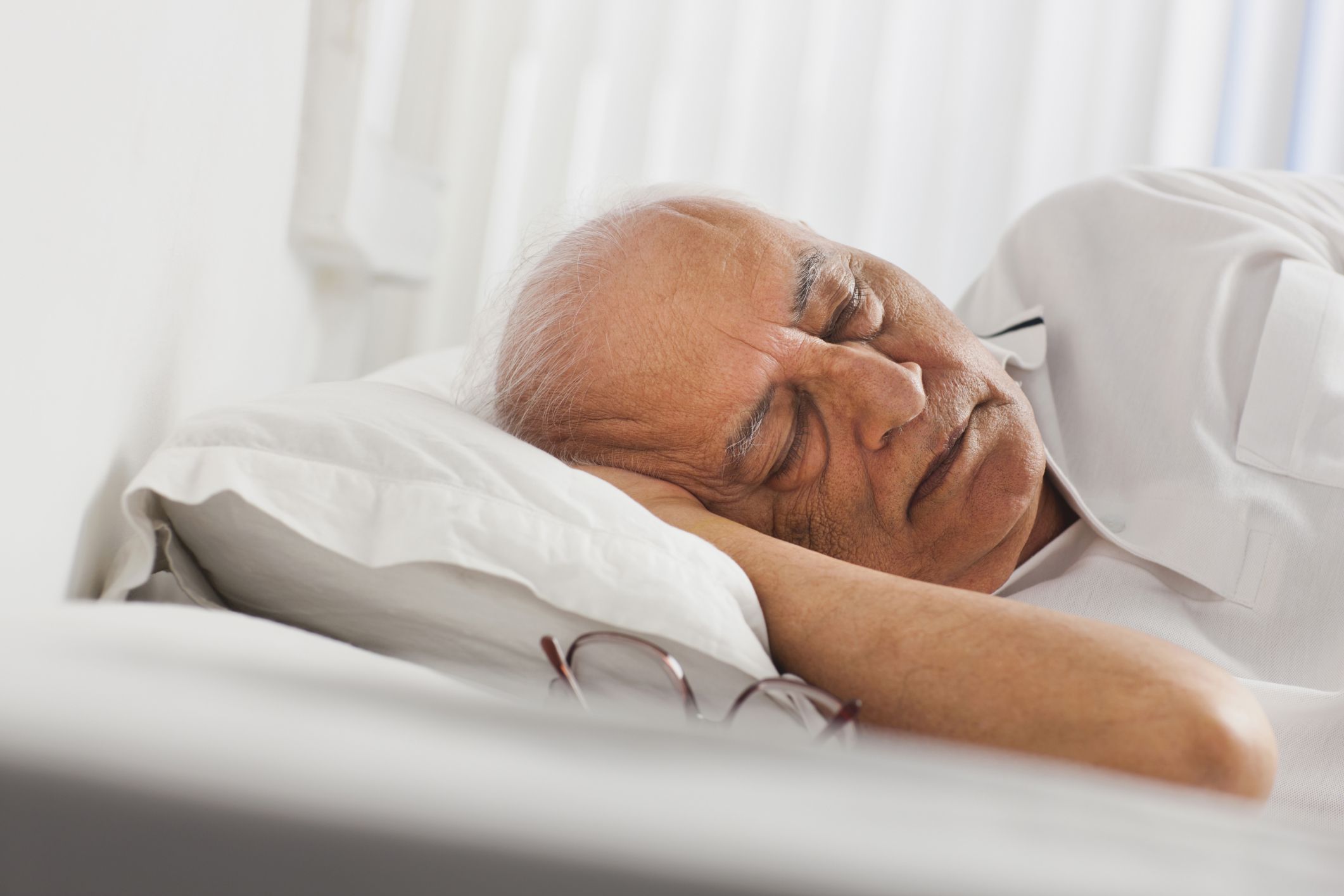 Видеть во сне пожилых женщин. Исследование сна. Расстройство поведения в быстром сне. Быстрый сон фото. Rem Behavior Disorder.